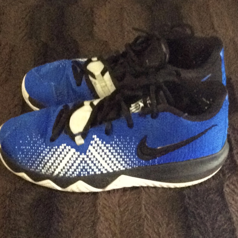 Loved Kyrie Flytraps Youth 6.5 Shoes